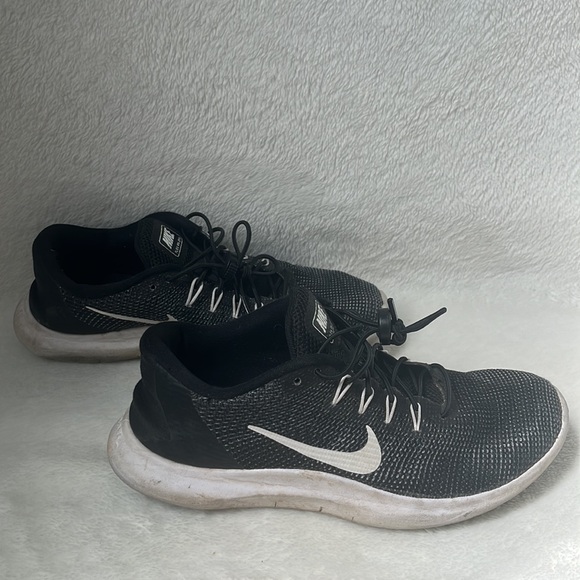 Nike Running Shoes - Picture 3 of 5